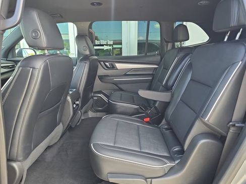 Certified 2025 Buick Enclave Preferred FWD image 15