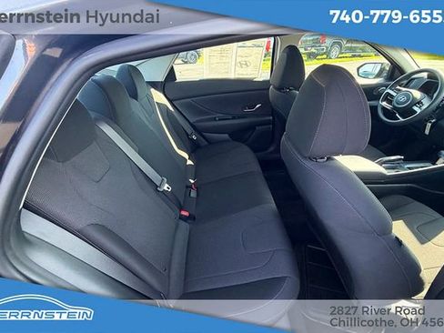 Used 2021 Hyundai Elantra SE FWD image 17