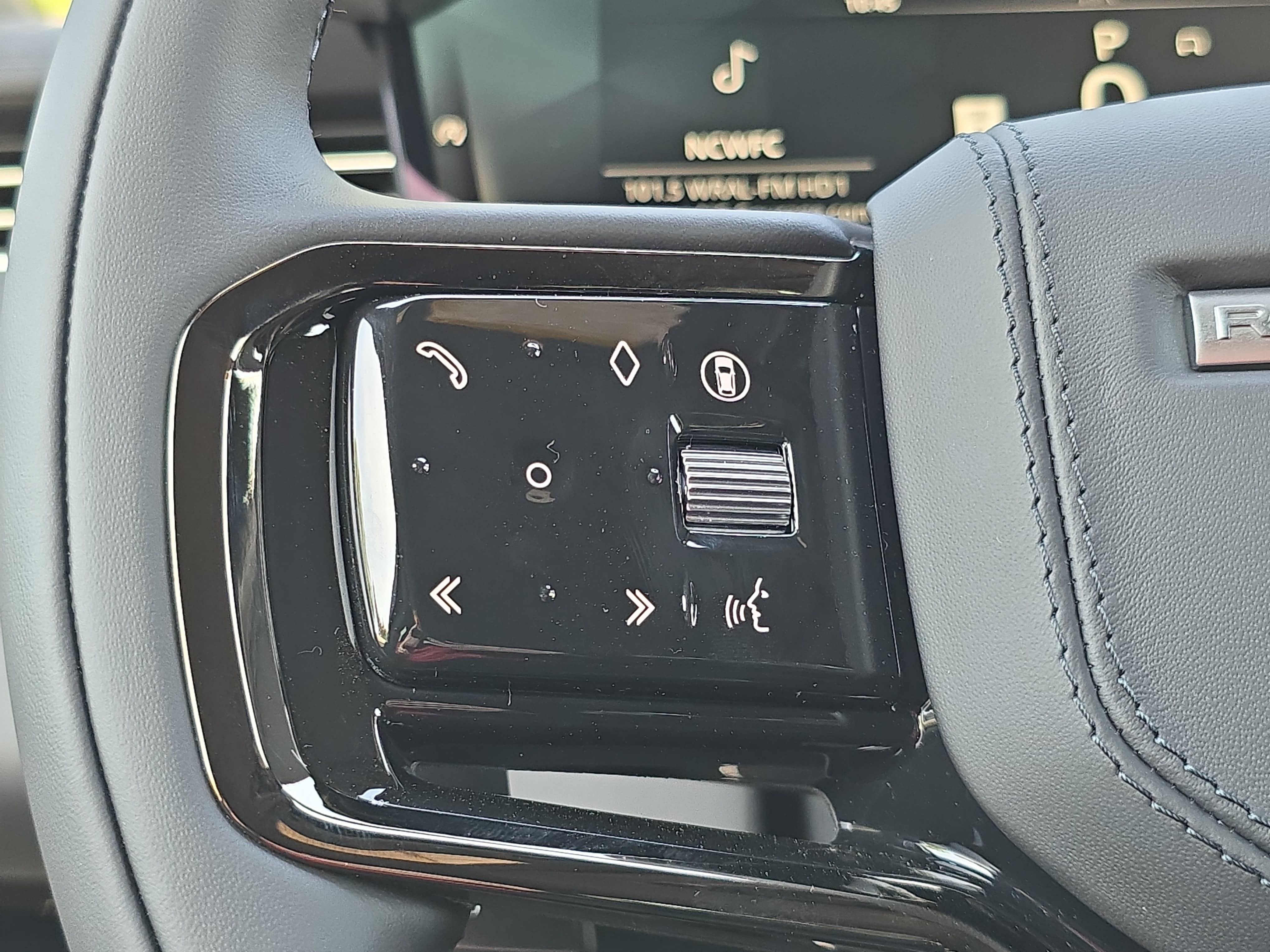 New 2026 Land Rover Range Rover Sport Dynamic SE AWD/4WD image 17