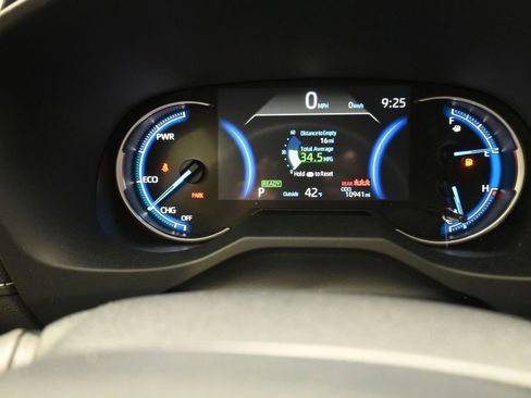 Used 2025 Toyota RAV4 LE image 7