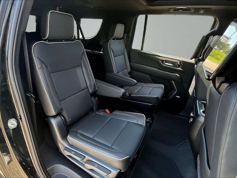New 2026 GMC Yukon XL Elevation w/ Elevation Premium Package AWD/4WD image 9