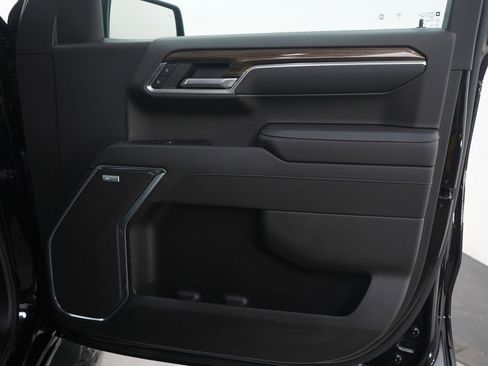 Used 2022 Chevrolet Silverado 1500 LT Trail Boss w/ LT Trail Boss Premium Package image 12