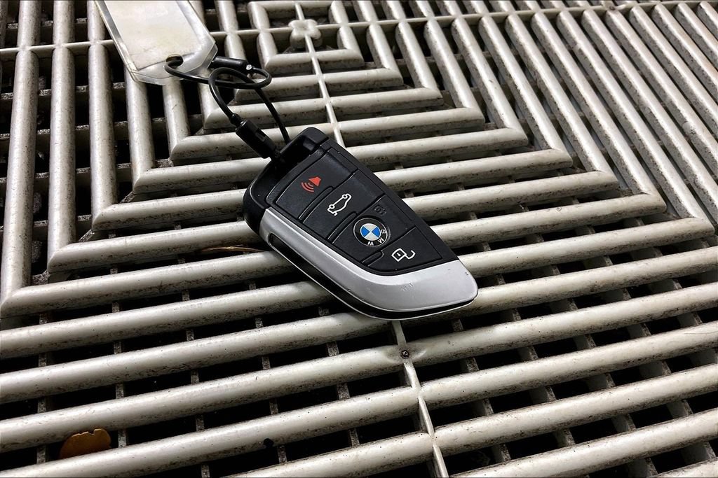 Used 2025 BMW 330i Sedan RWD image 11