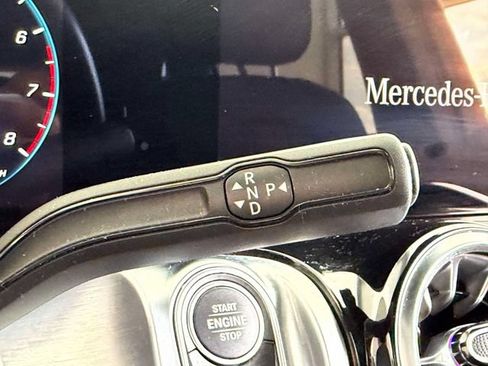 Used 2023 Mercedes-Benz GLB 250 4MATIC image 24
