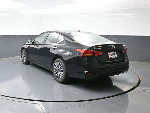 Used 2024 Nissan Altima 2.5 SV image 12