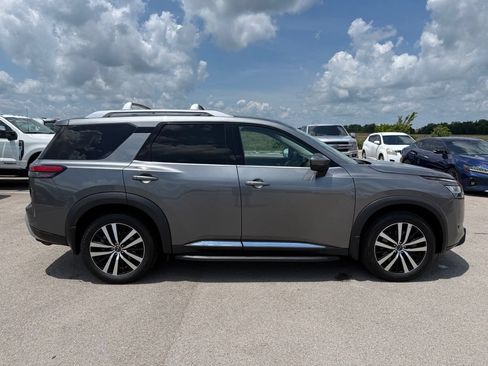 Used 2023 Nissan Pathfinder Platinum AWD/4WD image 18