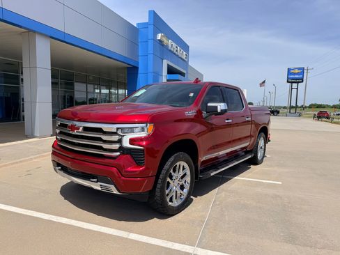 Used 2022 Chevrolet Silverado 1500 High Country w/ High Country Premium Package AWD/4WD image 2