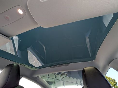 Used 2025 Tesla Model 3 Long Range RWD image 16