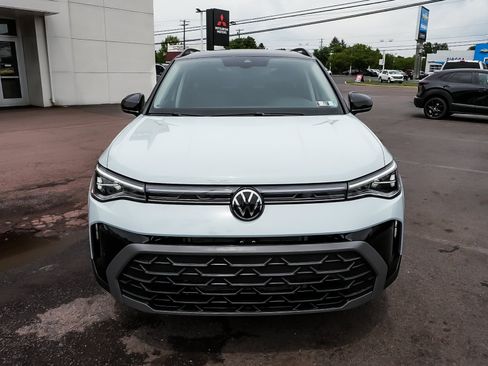 Used 2025 Volkswagen Taos SE AWD/4WD image 2