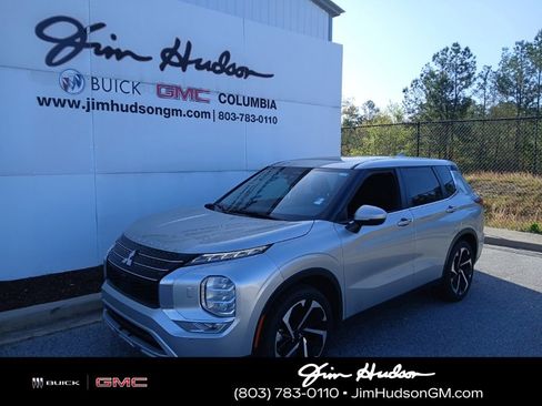 Used 2024 Mitsubishi Outlander SE Black Edition image 1