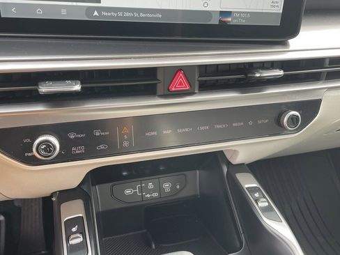 New 2025 Kia Sorento S w/ Panoramic Sunroof Package image 17