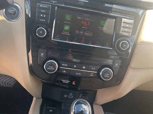 Used 2020 Nissan Rogue SL FWD image 2
