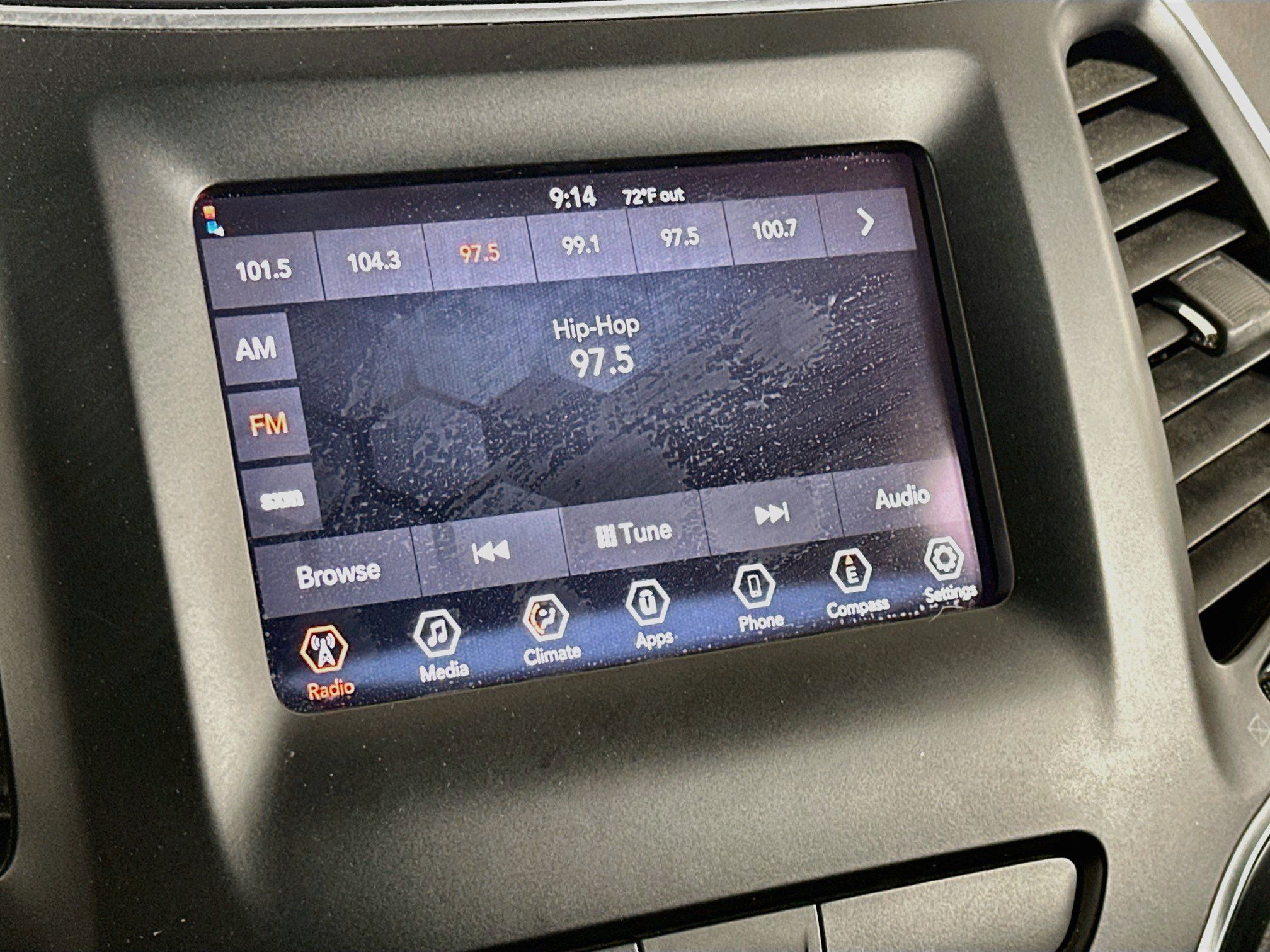 Used 2019 Jeep Cherokee Latitude w/ Popular Appearance Group FWD image 21