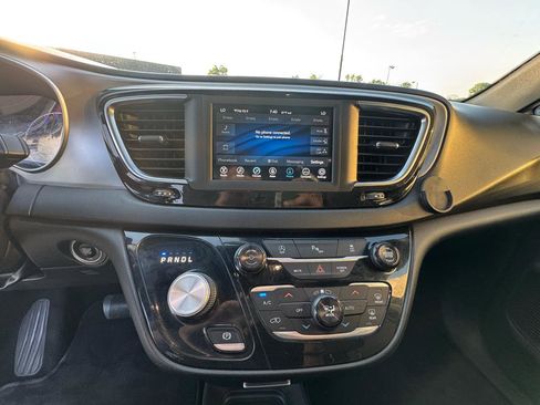 Used 2018 Chrysler Pacifica Touring Plus w/ S Appearance Package FWD image 15