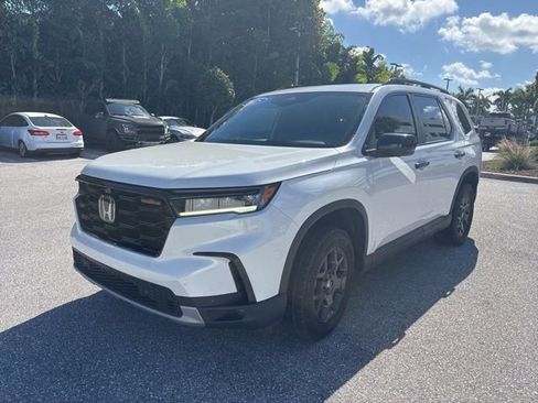 Used 2025 Honda Pilot TrailSport image 5