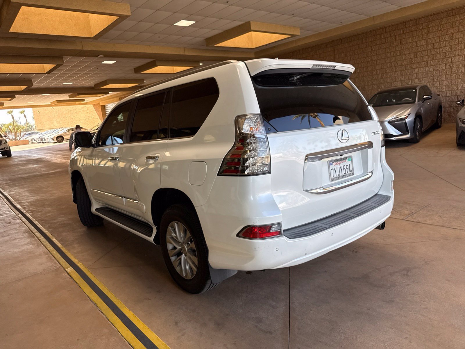 Used 2015 Lexus GX 460 w/ Premium Package AWD/4WD image 4