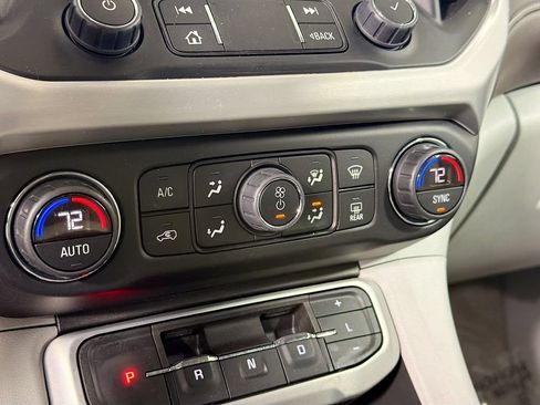 Used 2022 GMC Acadia SLE FWD image 16