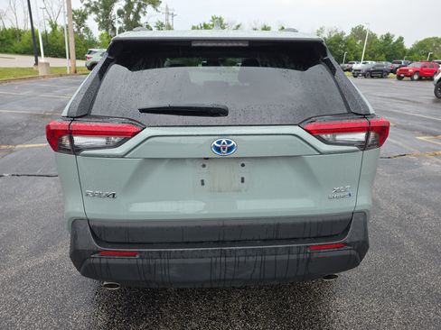 Used 2022 Toyota RAV4 XLE Premium AWD/4WD image 4