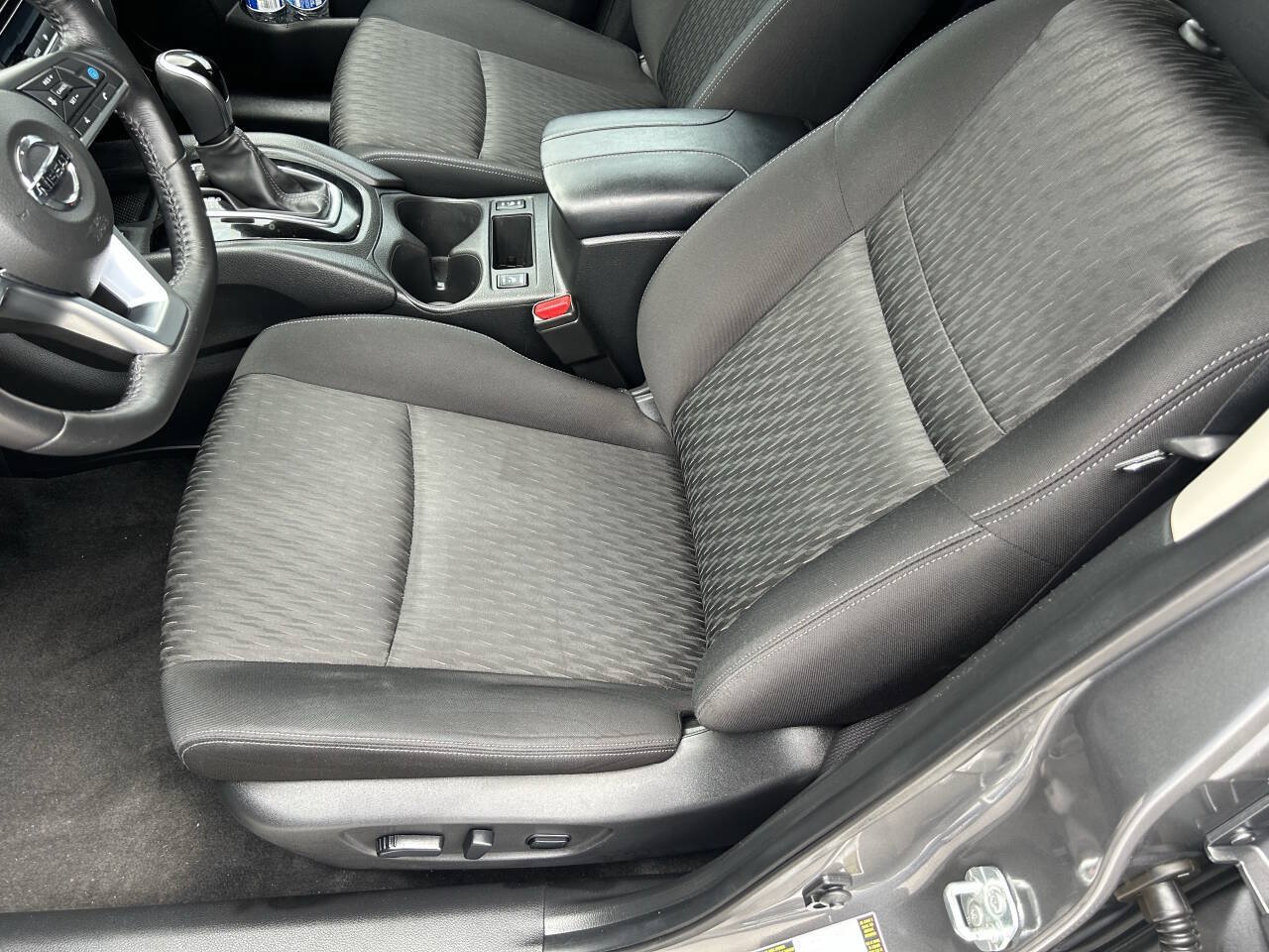 Used 2019 Nissan Rogue SV w/ Premium Package FWD image 20