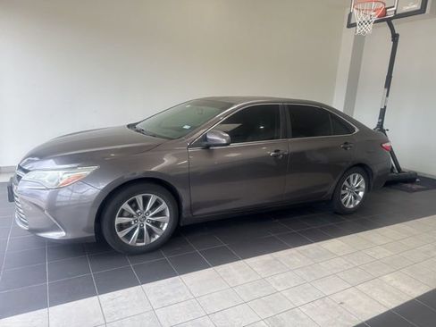 Used 2015 Toyota Camry XLE w/ Moonroof Package image 1