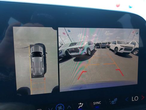 New 2026 Chevrolet Traverse LT w/ Driver Confidence Package FWD image 22