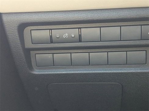 New 2025 Mitsubishi Outlander SE image 26