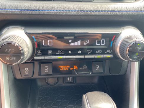 Used 2019 Toyota RAV4 XSE AWD/4WD image 18