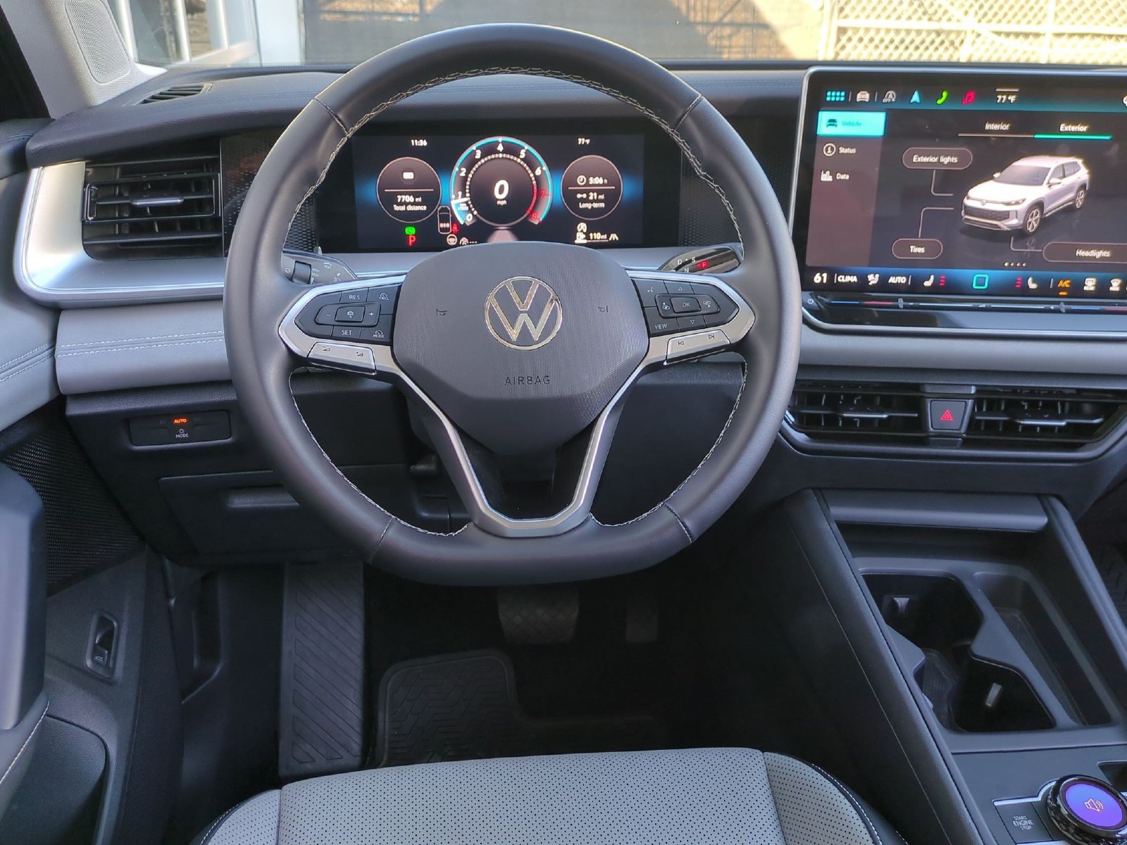 Used 2025 Volkswagen Tiguan SE w/ Panoramic Sunroof Package AWD/4WD image 9