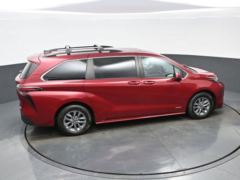 Used 2021 Toyota Sienna LE image 42