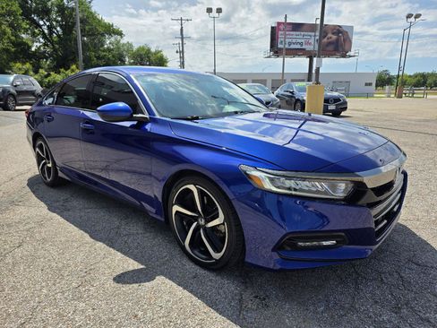 Used 2018 Honda Accord Sport image 3