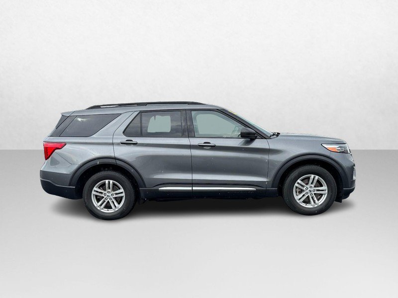 Used 2024 Ford Explorer XLT w/ Equipment Group 202A AWD/4WD image 2