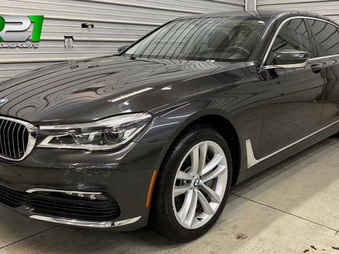 Used 2018 BMW 750i xDrive AWD/4WD image 1