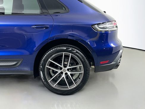 Certified 2025 Porsche Macan image 12