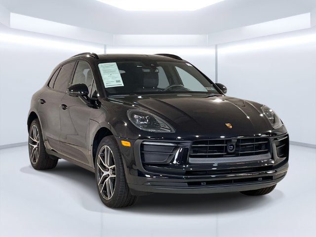 Certified 2026 Porsche Macan AWD/4WD image 9