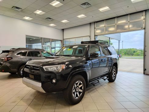 Used 2024 Toyota 4Runner TRD Off-Road Premium w/ Off Road Premium Plus Package AWD/4WD image 5
