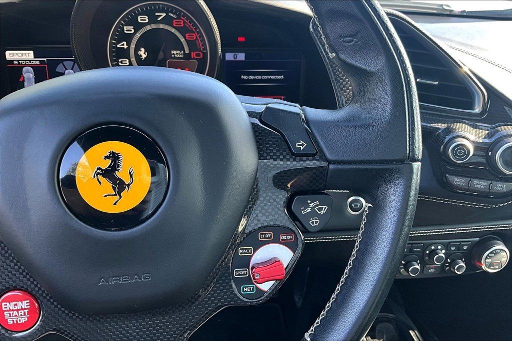Used 2018 Ferrari 488 GTB RWD image 10