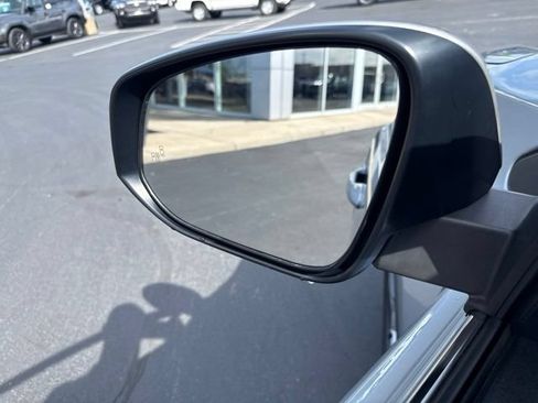 Used 2018 Toyota RAV4 XLE AWD/4WD image 9