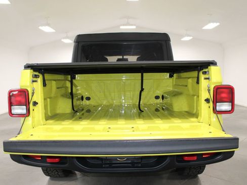 Used 2023 Jeep Gladiator Rubicon AWD/4WD image 9