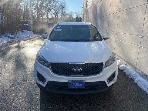 Used 2018 Kia Sorento LX image 3