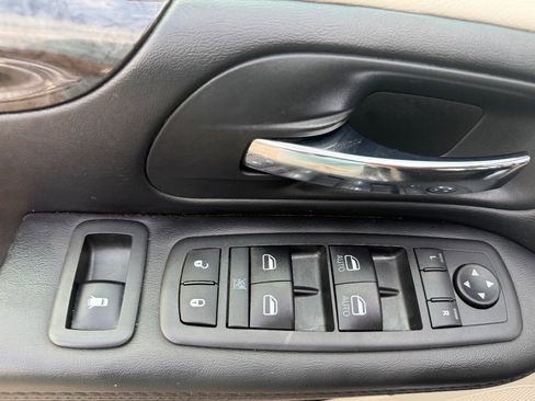 Used 2019 Dodge Grand Caravan SE image 21