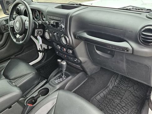Used 2017 Jeep Wrangler Sahara AWD/4WD image 13
