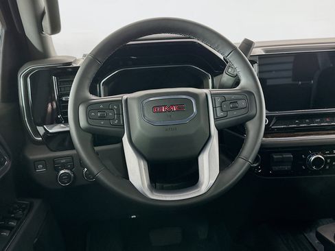 Used 2025 GMC Sierra 1500 Elevation image 17