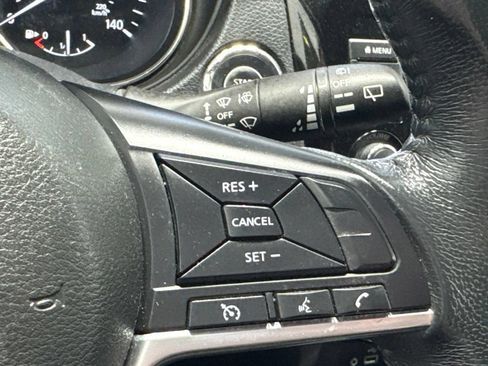 Used 2018 Nissan Rogue SV AWD/4WD image 15