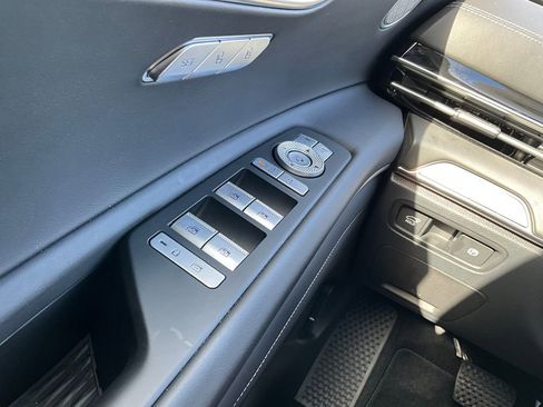 Used 2025 Genesis GV80 2.5T image 38