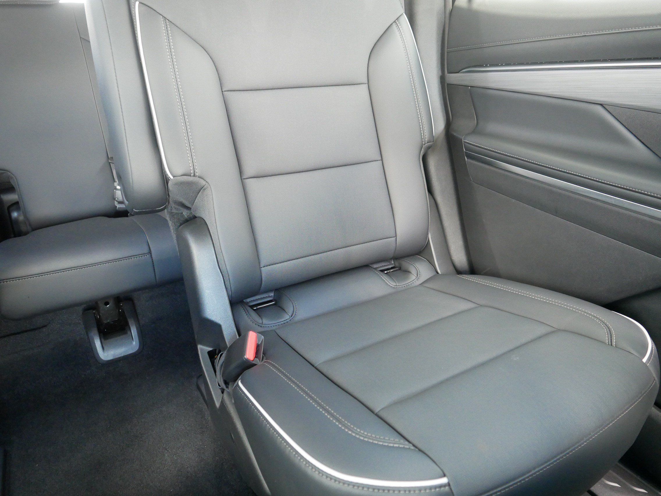 Used 2026 Buick Enclave Preferred AWD/4WD image 14