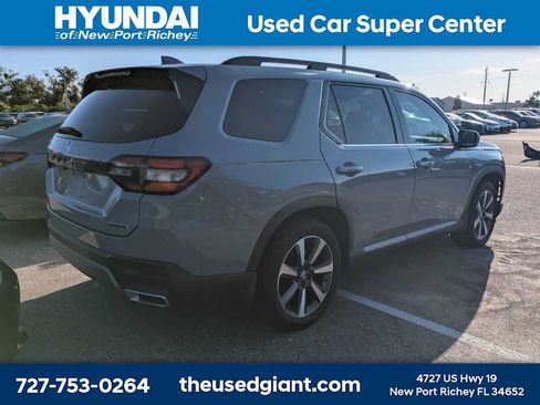 Used 2023 Honda Pilot Touring image 2