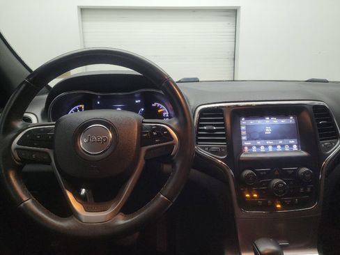 Used 2019 Jeep Grand Cherokee Laredo w/ Security & Convenience Group RWD image 22