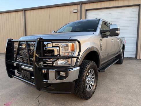 Used 2021 Ford F350 Lariat image 2