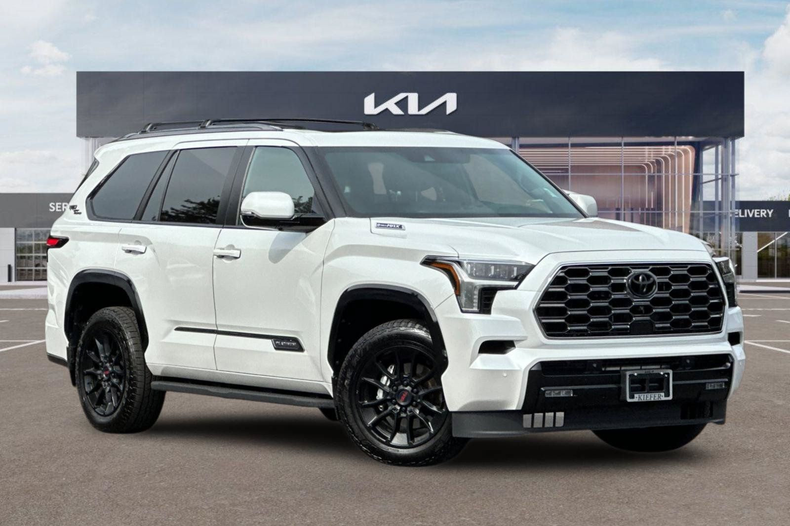 Used 2025 Toyota Sequoia Platinum AWD/4WD image 2