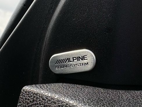 Used 2019 Chrysler 300 Limited AWD/4WD image 30